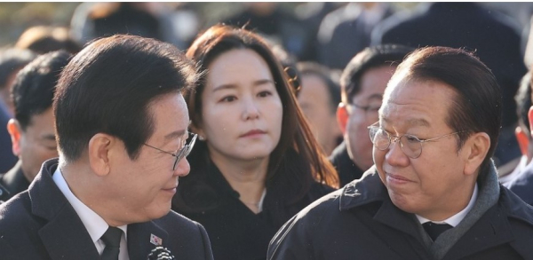 국민의힘 권영세 비상대책위원장과 더불어민주당 이재명 대표가 3일 오전 서울 여의도 국회에서 열린 김수한 전 국회의장 국회장 영결식에 참석해 있다. /사진=연합뉴스