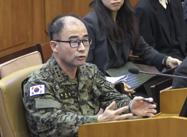 곽종근 전 육군 특수전사령관이 6일 서울 종로구 헌법재판소에서 열린 윤석열 대통령 탄핵 심판 6차 변론에 증인으로 출석해 피청구인인 윤 대통령 측 대리인들의 질문에 답하고 있다. /사진=헌법재판소 제공