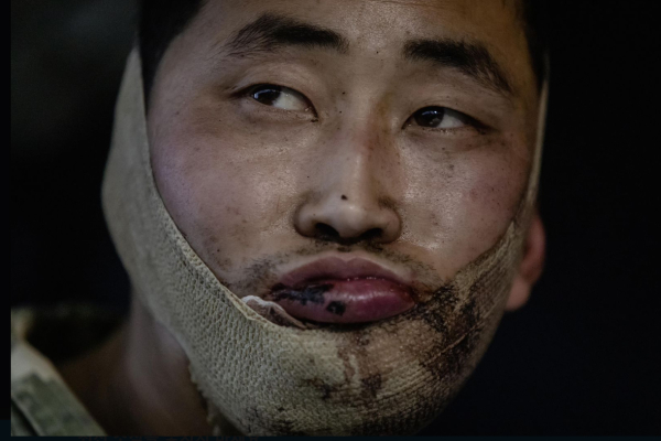 볼로디미르 젤렌스키 우크라이나 대통령은 11일(현지시간) 우크라이나군이 러시아 서부 쿠르스크 지역에서 북한 군인 2명을 생포했다고 밝혔다. 젤렌스키 대통령은 이날 텔레그램 채널에 글을 올려 생포된 북한 병사 2명이 다친 상태로 키이우로 이송됐으며 우크라이나 보안국(SBU)의 심문을 받고 있다고 전했다. /사진=젤렌스키 엑스 캡처