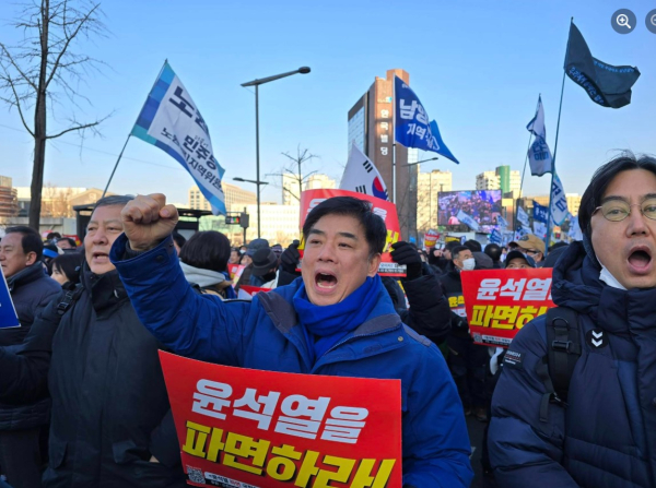 김병욱 민주당 성남분당을 지역위원장이 탄핵 집회에 참석해 구호를 외치고 있다. /사진=김병욱 전 의원 페이스북