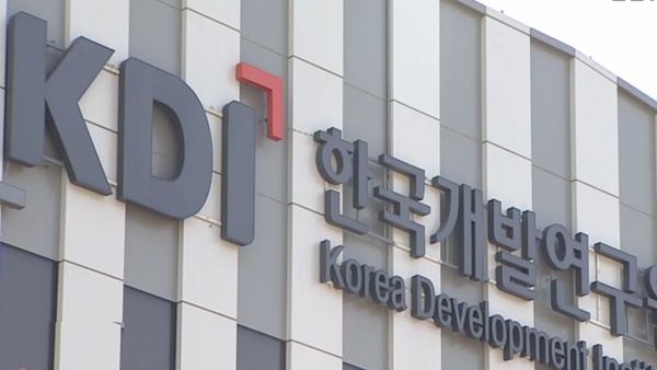한국개발연구원(KDI)이 석 달 연속 경제 하방 위험이 커지고 있다고 진단했다 / 사진=연합뉴스