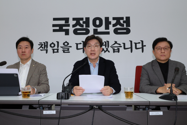 국민의힘 권성동 원내대표가 9일 서울 여의도 국회에서 윤석열 대통령 석방 등 현안 관련 기자간담회를 하고 있다. /사진=연합뉴스
