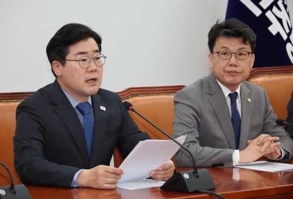 더불어민주당 박찬대 원내대표가 18일 서울 여의도 국회에서 열린 원내대책회의에서 발언하고 있다. /사진=연합뉴스