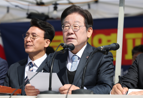더불어민주당 이재명 대표가 3월 26일 서울 종로구 광화문 천막당사에서 열린 최고위원회의에서 모두발언을 하고 있다. /사진=연합뉴스