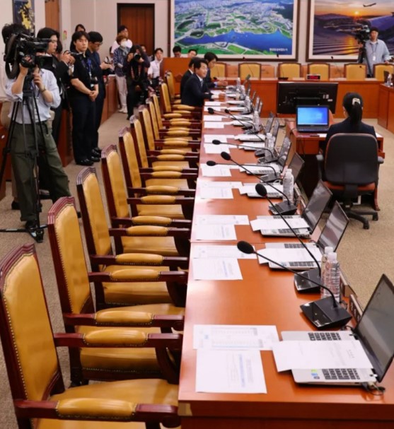 지난해 6월 13일 오전 국회에서 국토교통위원회가 열리고 있다. 상임위 보이콧을 선언한 국민의힘 의원들의 좌석이 비어있다. /사진=연합뉴스