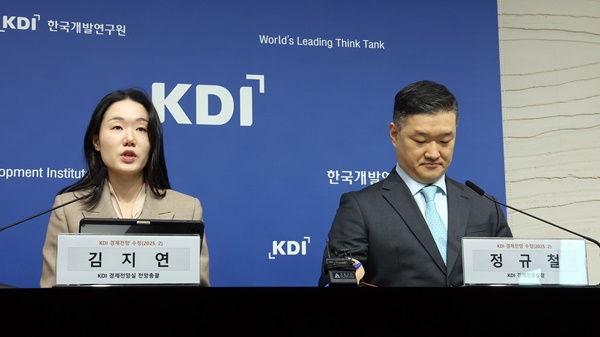 KDI가 7일 발표한 경제 동향 보고서에서 한국 경제의 하방 위험이 커지고 있다고 경고했다 / 사진=연합뉴스