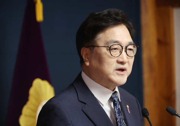 우원식 국회의장이 지난 6일 서울 여의도 국회 사랑재에서 개헌 관련 기자회견을 하고 있다. /사진=연합뉴스