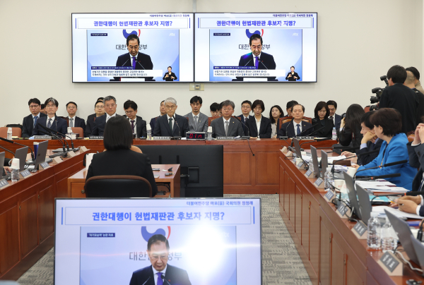 9일 서울 여의도 국회에서 열린 법제사법위원회 전체회의에서 이완규 법제처장이 질의를 듣고 있다. /사진=연합뉴스