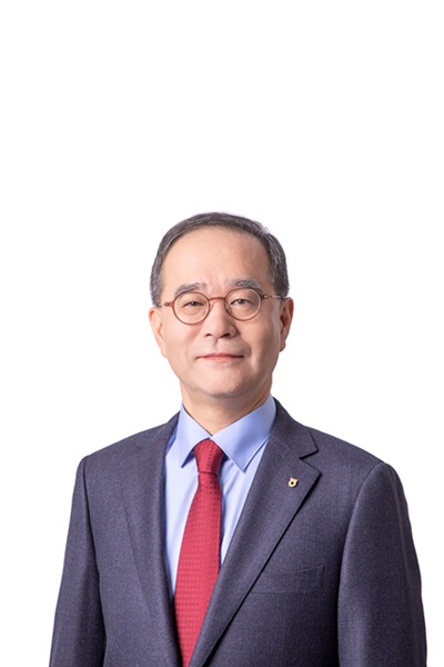 이찬우 NH농협금융지주 회장은 10일 임직원을 대상으로 한 CEO 영상 메시지를 통해 윤리경영의 중요성을 강조했다 / 사진=NH농협금융지주
