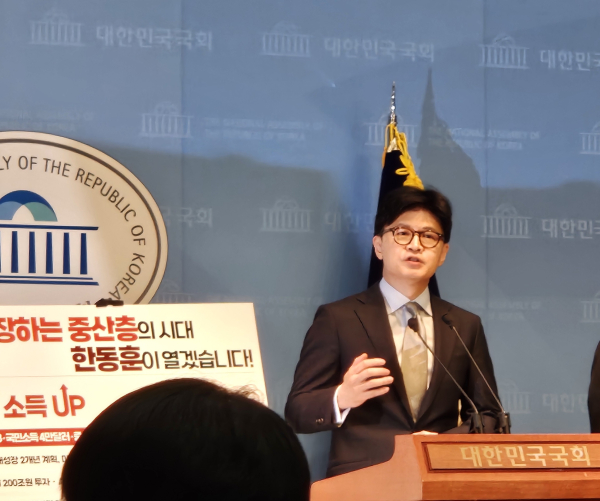 15일 국회 소통관에서 정책 비전 기자회견에 참석하고 있는 한동훈 전 국민의힘 대표. /사진=김희선 기자