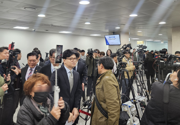 15일 국회 소통관에서 정책 비전 기자회견에 참석하고 있는 한동훈 전 국민의힘 대표. /사진=김희선 기자<br>