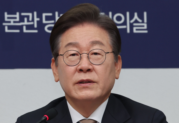 더불어민주당 대선후보 경선 주자인 이재명 전 대표가 지난 16일 서울 여의도 국회에서 열린 공명선거 실천 서약식에서 경선에 임하는 각오를 밝히고 있다. /사진=연합뉴스