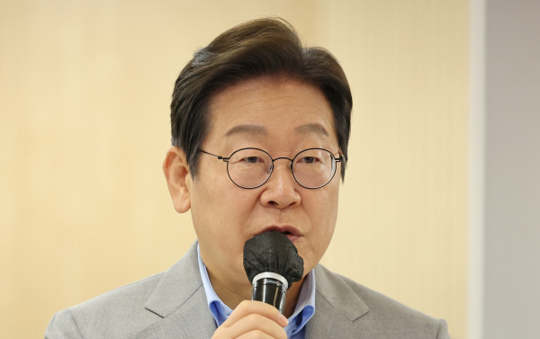 25일 전남 나주 전남농업기술원 청년창농타운에서 열린 간담회에서 더불어민주당 이재명 대선 경선 후보가 발언하고 있다. /사진=연합뉴스