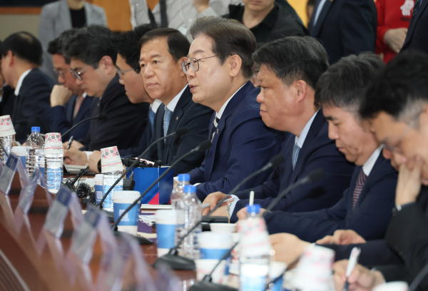 더불어민주당 이재명 대선 경선 후보가 지난 21일 서울 여의도 금융투자협회에서 열린 자본시장 활성화를 위한 정책간담회에서 발언하고 있다. /사진=연합뉴스