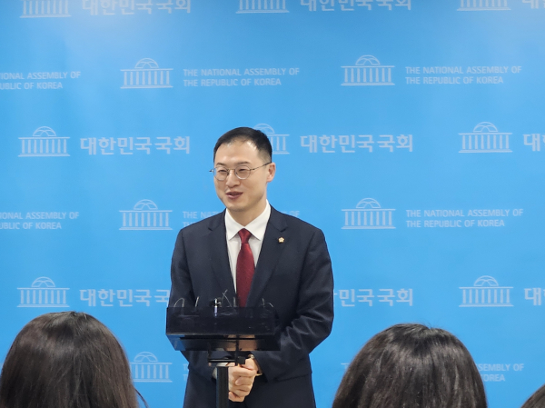 지난 2월 14일 국회 소통관에서 기자회견을 진행한 김상욱 의원. /사진=김희선 기자