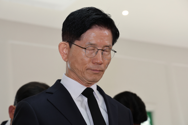 국민의힘 김문수 대선 후보가 13일 대구 신암선열공원을 방문해 참배하고 있다. /사진=연합뉴스