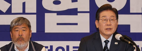 더불어민주당 이재명 대선 후보가 지난 5월 1일 서울 중구 한국프레스센터에서 열린 한국노총과의 정책 협약식에서 인사말을 하고 있다. 왼쪽은 김동명 한국노총 위원장. /사진=연합뉴스