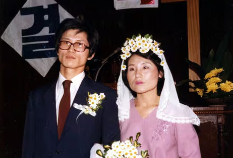 김문수·설난영 부부가 1981년 서울 봉천동의 한 교회에서 결혼식을 올리는 모습. 설씨는 세진전자 노조위원장 출신이다. /사진=김문수 캠프 제공