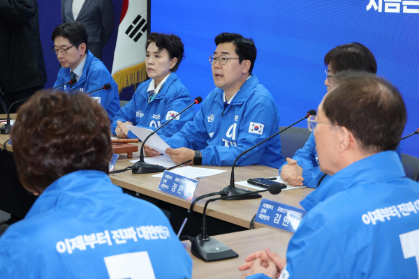 더불어민주당 상임총괄선대위원장인 박찬대 대표 직무대행 겸 원내대표가 16일 서울 여의도 당사에서 열린 중앙선거대책위원회의에서 발언하고 있다. /사진=연합뉴스