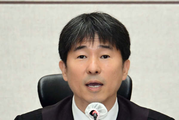 지귀연 부장판사가 21일 서울 서초구 서울중앙지법에서 열린 윤석열 전 대통령 내란 우두머리 혐의 형사재판 2차 공판에서 발언하고 있다. /사진=사진공동취재단