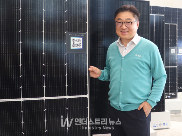 한화큐셀은 국산 태양광 모듈의 경쟁력 향상을 위해 탠덤 셀의 선도적 상용화를 목표로 연구를 진행하고 있다. 지난해 말에는 상용 면적인 330.56cm2 크기의 탠덤 셀을 제작해 세계 최초로 인증을 받았다. [사진=인더스트리뉴스]
