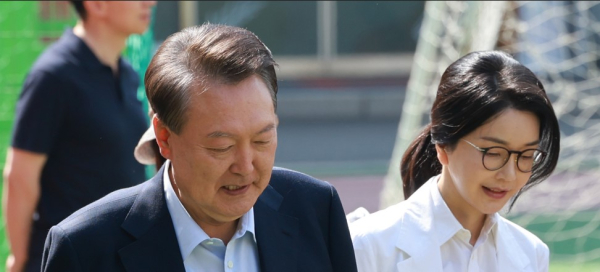 윤석열 전 대통령과 김건희 여사가 제21대 대통령 선거일인 3일 서울 서초구 원명초등학교에 마련된 서초4동 제3투표소에 도착하고 있다. /사진=연합뉴스