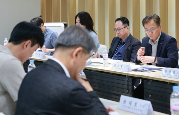 한국은행 ‘위폐 방지 실무위원회’는 지난 17일 서울 중구 한국은행 본관에서 2025년 상반기 정기회의를 개최하고 국내외 위폐 발생 동향과 대응 방안을 논의했다/ 사진=한국은행