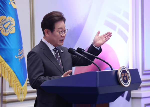 이재명 대통령이 지난 27일 청와대 영빈관에서 열린 '호국 보훈의 달, 대통령의 초대' 행사에서 인사말을 하고 있다. 이번 행사에는 국가유공자 및 유족, 보훈단체장, 특별초청자 등이 참석했다. /사진=연합뉴스