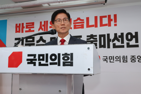 국민의힘 김문수 전 대선후보가 20일 서울 여의도 당사에서 당 대표 출마선언을 위해 입장하고 있다. /사진=연합뉴스