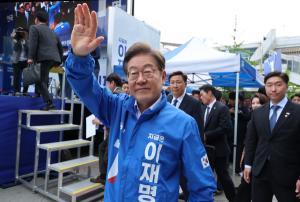 'D-13' 수도권 전면전 돌입…이재명은 쓸어 담고, 김문수는 뒤집는다